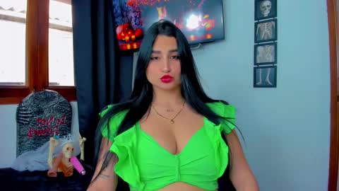 Andrea Rodriguez online show from 10-22-25, 06:51