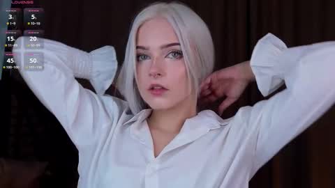 Snapshot of sunshinegirlx chatting on 09-23-25, 02:47 Alice online show from 09-23-25, 02:47