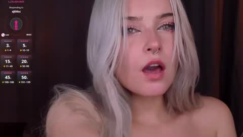 Snapshot of sunshinegirlx chatting on 09-28-25, 06:19 Alice online show from 09-28-25, 06:19