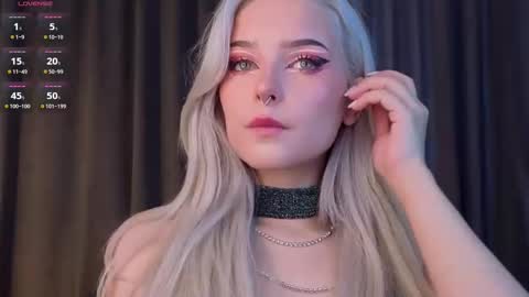 Snapshot of sunshinegirlx chatting on 10-15-25, 04:34 Alice online show from 10-15-25, 04:34