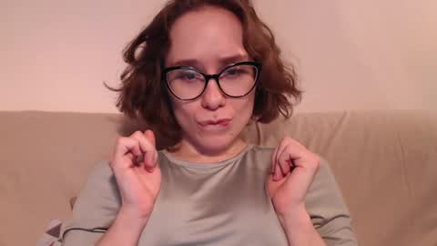 Snapshot of sunshinehella chatting on 04-16-26, 09:39 Hella online show from 04-16-26, 09:39