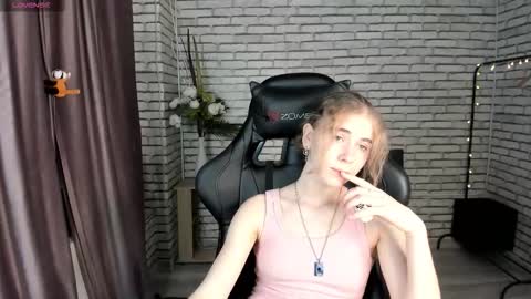 anna online show from 09-29-25, 01:38