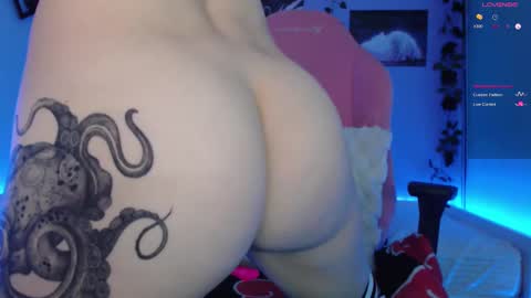 Snapshot of superbdolls chatting on 02-15-25, 05:30 Milana Scarlett online show from 02-15-25, 05:30