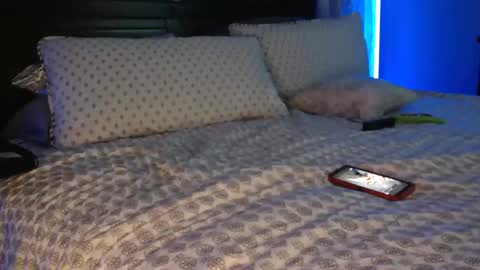 Snapshot of superbronnon chatting on 02-17-25, 03:04 Superbronnon online show from 02-17-25, 03:04