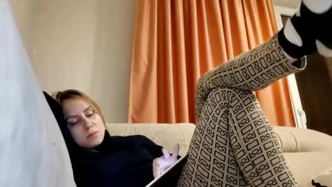 Annie online show from 01-18-25, 03:05