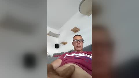 Snapshot of supermikehot chatting on 06-21-26, 10:18 supermikehot online show from 06-21-26, 10:18