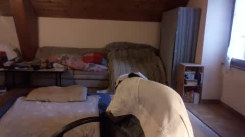 Snapshot of supersquirrel81 chatting on 10-11-25, 06:34 supersquirrel81 online show from 10-11-25, 06:34