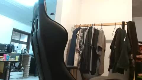 Snapshot of surfdog95 chatting on 10-30-25, 06:52 surfdog95 online show from 10-30-25, 06:52