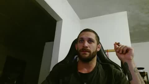 Snapshot of surfdog95 chatting on 11-12-25, 02:01 surfdog95 online show from 11-12-25, 02:01