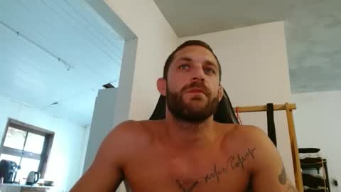 Snapshot of surfdog95 chatting on 11-12-25, 07:57 surfdog95 online show from 11-12-25, 07:57