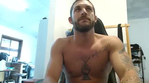 Snapshot of surfdog95 chatting on 11-15-25, 07:10 surfdog95 online show from 11-15-25, 07:10