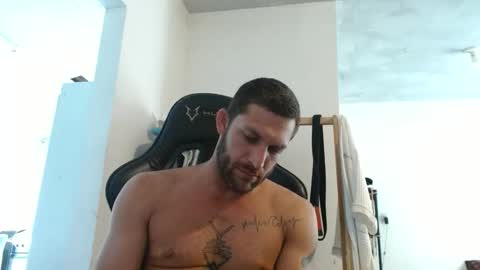 Snapshot of surfdog95 chatting on 11-16-25, 06:35 surfdog95 online show from 11-16-25, 06:35