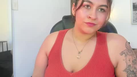 Snapshot of susana_garciia1 chatting on 04-22-26, 04:04 Susana online show from 04-22-26, 04:04