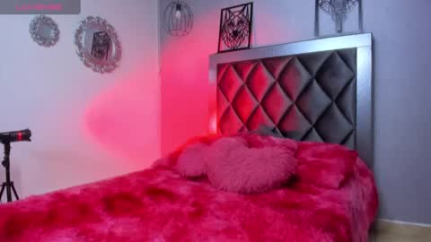 Snapshot of susana_williamss chatting on 02-28-25, 12:20 Susana W online show from 02-28-25, 12:20