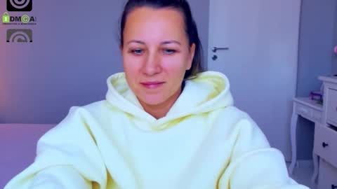 Snapshot of susanjewel chatting on 09-18-25, 06:37 SusanJewel online show from 09-18-25, 06:37