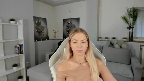 Susan online show from 09-28-25, 02:39