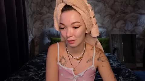 Snapshot of susannjohnson chatting on 10-06-25, 12:19 susannjohnson online show from 10-06-25, 12:19