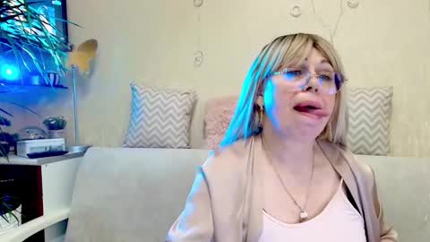 Snapshot of susienoreen chatting on 03-07-25, 05:08 SusieNoreen online show from 03-07-25, 05:08