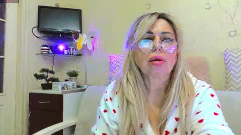 Snapshot of susienoreen chatting on 10-15-25, 07:41 SusieNoreen online show from 10-15-25, 07:41