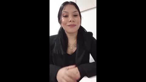 Snapshot of susiesunny chatting on 12-18-25, 10:21 susana online show from 12-18-25, 10:21