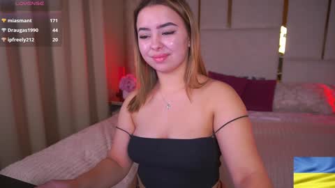 Snapshot of susiewood chatting on 02-07-25, 11:55 Susie online show from 02-07-25, 11:55