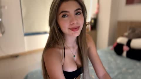 Snapshot of sussanf_ chatting on 12-17-24, 10:43 Susy online show from 12-17-24, 10:43