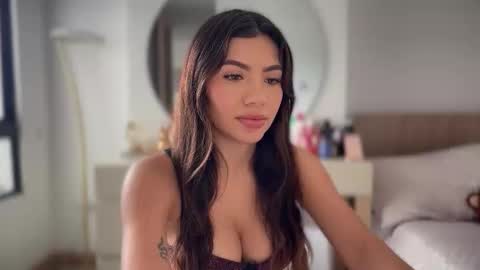 Snapshot of sussanf_ chatting on 09-17-25, 08:32 Susy online show from 09-17-25, 08:32