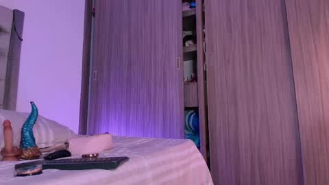 Snapshot of sussidream chatting on 04-18-26, 12:25 Andrea online show from 04-18-26, 12:25