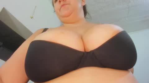 susy bigboobss online show from 05-20-26, 11:00
