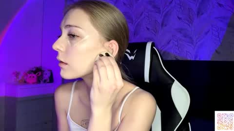 Jessica online show from 11-16-25, 05:07