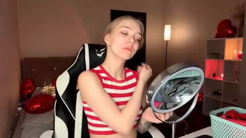 Snapshot of susyschuerholz chatting on 02-14-26, 07:54 Jessica online show from 02-14-26, 07:54