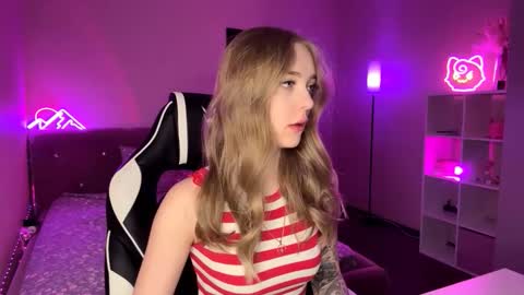 Snapshot of susyschuerholz chatting on 03-08-26, 08:23 Jessica online show from 03-08-26, 08:23