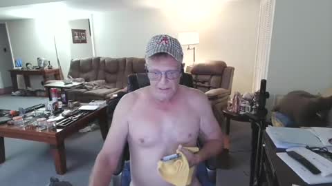 Snapshot of suttond4858 chatting on 10-26-25, 04:18 suttond4858 online show from 10-26-25, 04:18