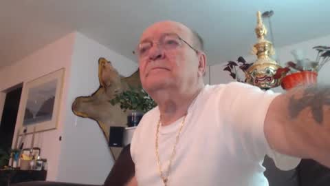 Snapshot of suv1 chatting on 01-13-25, 12:35 Otto online show from 01-13-25, 12:35