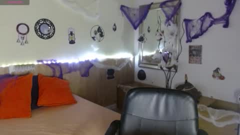 Suxxxy online show from 10-31-25, 02:07