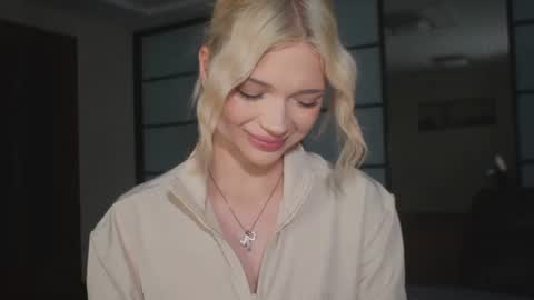 Snapshot of suzannabarmes chatting on 07-09-26, 09:30 Stacy online show from 07-09-26, 09:30
