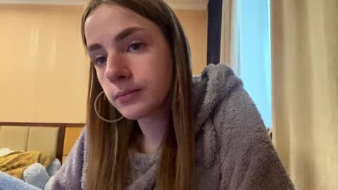 Snapshot of suzannetigerino chatting on 06-03-26, 11:35 Emila online show from 06-03-26, 11:35