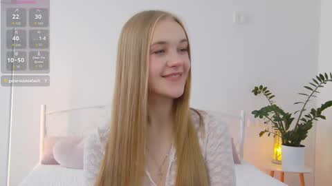 Suzi online show from 10-14-25, 01:34