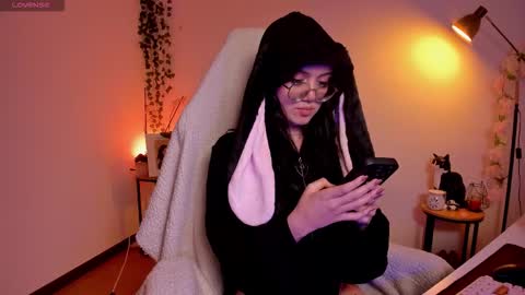 Snapshot of suzumi_ chatting on 10-29-25, 06:15 Jadde online show from 10-29-25, 06:15