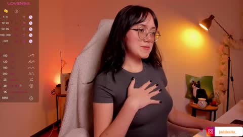 Snapshot of suzumi_ chatting on 11-14-25, 06:45 Jadde online show from 11-14-25, 06:45