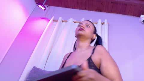 Snapshot of suzyfox chatting on 02-13-26, 08:27 Suzy online show from 02-13-26, 08:27