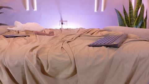 Snapshot of suzyfox chatting on 03-27-26, 12:05 Suzy online show from 03-27-26, 12:05