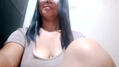 Snapshot of suzzie_hot chatting on 10-29-25, 02:19 suzzie_hot online show from 10-29-25, 02:19