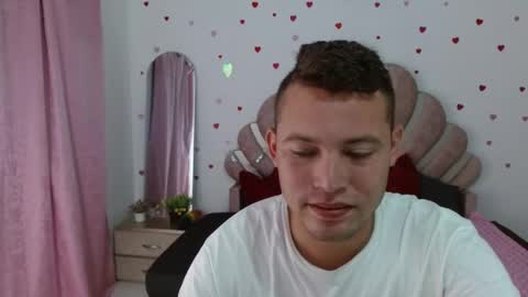 Snapshot of sven_fox723 chatting on 05-15-26, 01:07 Sven online show from 05-15-26, 01:07