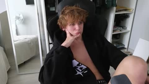 Snapshot of sw33theart_b0y chatting on 10-09-25, 07:28 Nate 3 online show from 10-09-25, 07:28