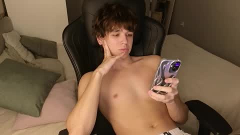 Snapshot of sw33theart_b0y chatting on 10-17-25, 03:10 Nate 3 online show from 10-17-25, 03:10