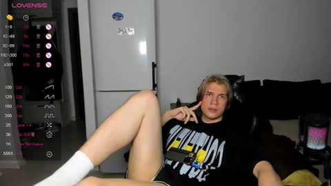 Snapshot of swag_mua chatting on 10-06-25, 07:44 Swen online show from 10-06-25, 07:44