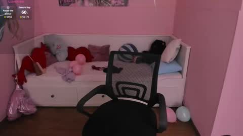 Snapshot of swan_megan chatting on 03-05-26, 03:30 Megan online show from 03-05-26, 03:30