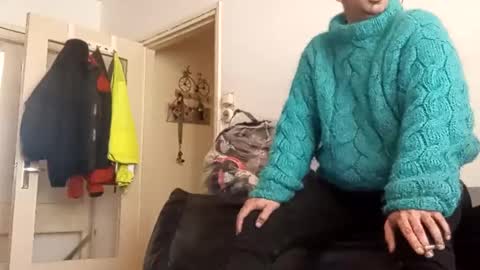 Snapshot of sweaterboy666 chatting on 10-01-25, 10:54 sweaterboy666 online show from 10-01-25, 10:54