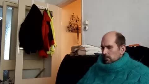 Snapshot of sweaterboy666 chatting on 10-28-25, 11:25 sweaterboy666 online show from 10-28-25, 11:25